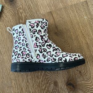 Skechers White and Pink Fashionable Boots